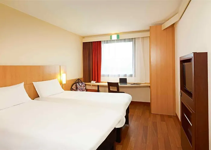 Ibis Centrum Hotel 3*